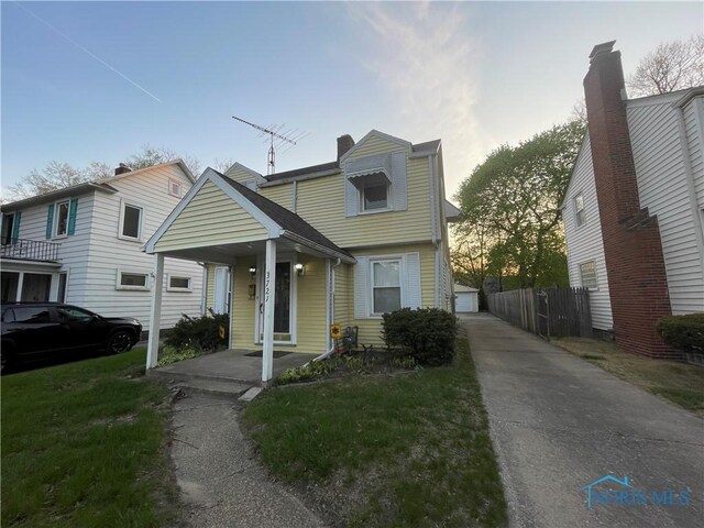 3721 Kershaw Ave, Toledo, OH 43613 - view of front of property with fence and a porch