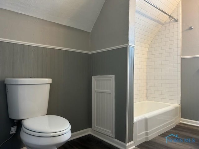 419 Spencer St, Toledo, OH 43609 - bathroom with toilet, baseboards, lofted ceiling, shower / bath combination, and wood finished floors