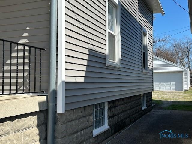 419 Spencer St, Toledo, OH 43609 - view of side of property featuring an outdoor structure and a garage