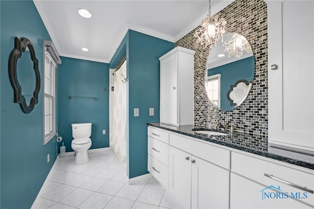 full bathroom with toilet, crown molding, a chandelier, and baseboards