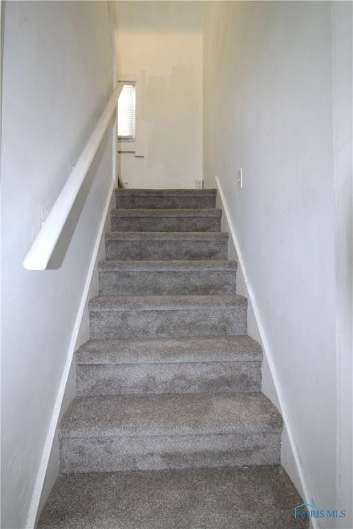 304 Dexter St, Toledo, OH 43608 - view of stairway