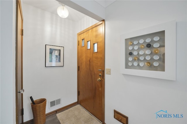 2710 131st St, Toledo, OH 43611 - entryway featuring baseboards