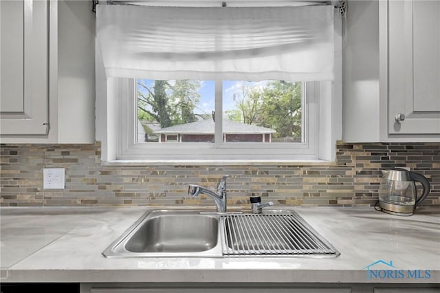 2923 Powhattan Pkwy, Toledo, OH 43606 - kitchen with a sink and decorative backsplash