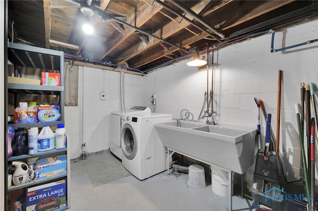 2923 Powhattan Pkwy, Toledo, OH 43606 - washroom featuring washer and clothes dryer