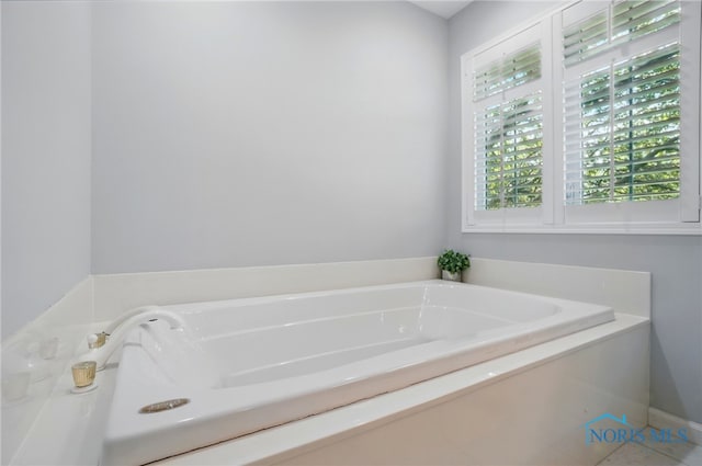3145 Shoreland Ave, Toledo, OH 43611 - bathroom featuring a garden tub
