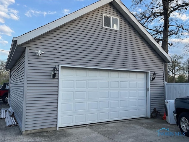 825 S Clinton St, Defiance, OH 43512 - view of garage