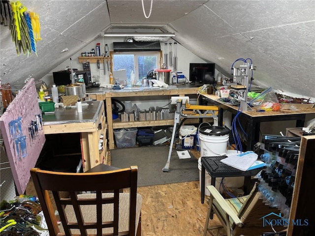 825 S Clinton St, Defiance, OH 43512 - interior space