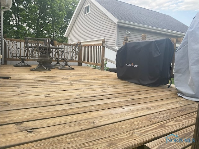 825 S Clinton St, Defiance, OH 43512 - deck with a grill