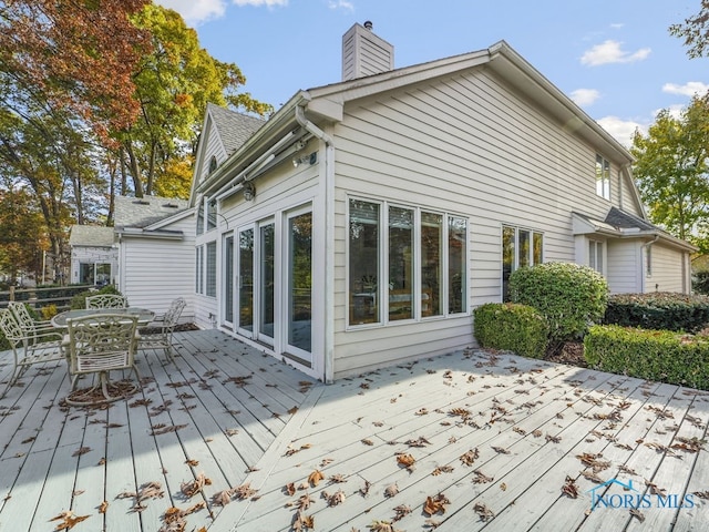 deck featuring outdoor dining space