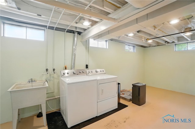 864 Cherry Ln, Waterville, OH 43566 - laundry area featuring independent washer and dryer