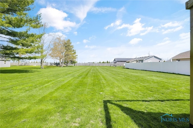 14384 Georgetown Dr, Bowling Green, OH 43402 - view of yard with fence