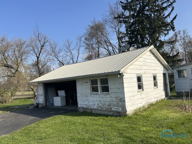 garage with aphalt driveway