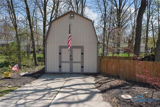 124 Miller Ave, Archbold, OH 43502 - view of shed with fence