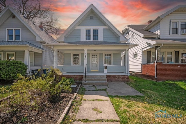530 Toronto Ave, Toledo, OH 43609 - bungalow-style home with a porch and a yard