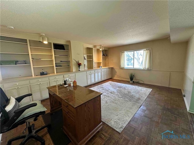 office featuring a textured ceiling and baseboards