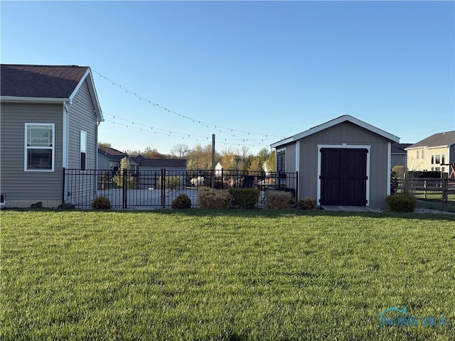 view of yard featuring an outdoor structure, a shed, and fence
