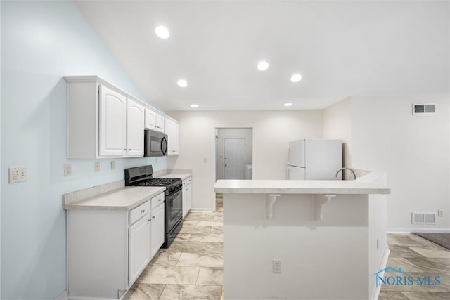 8 Zachary Cir, Waterville, OH 43566 - kitchen with light countertops, baseboards, black appliances, and visible vents