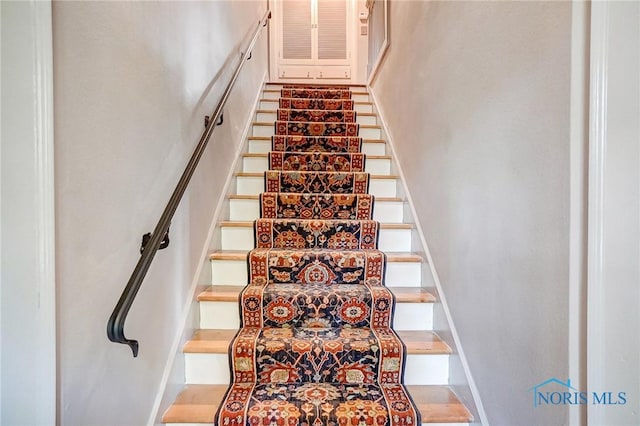 3533 Edgevale Rd, Ottawa Hills, OH 43606 - stairs with baseboards