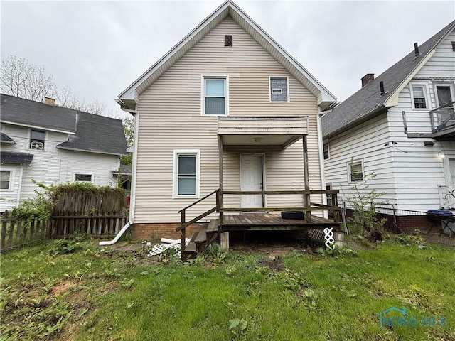 1012 Alden Ct, Toledo, OH 43609 - rear view of house featuring fence, a yard, and a wooden deck