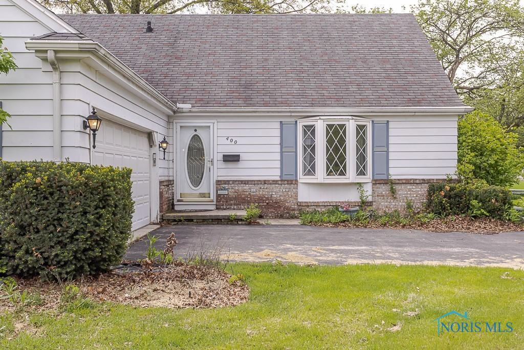 400 Orchard View Dr, Maumee, OH 43537 - photo 1
