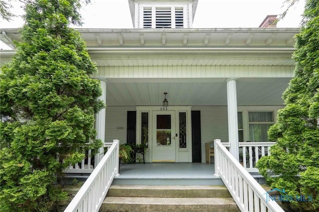 202 Hancock St, Findlay, OH 45840 - property entrance with a porch
