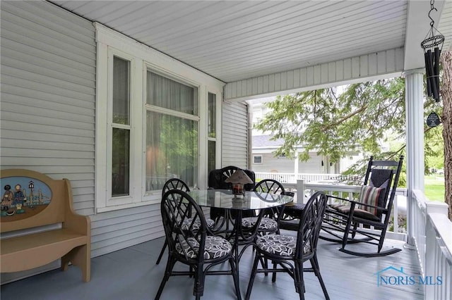 202 Hancock St, Findlay, OH 45840 - sunroom with outdoor dining area