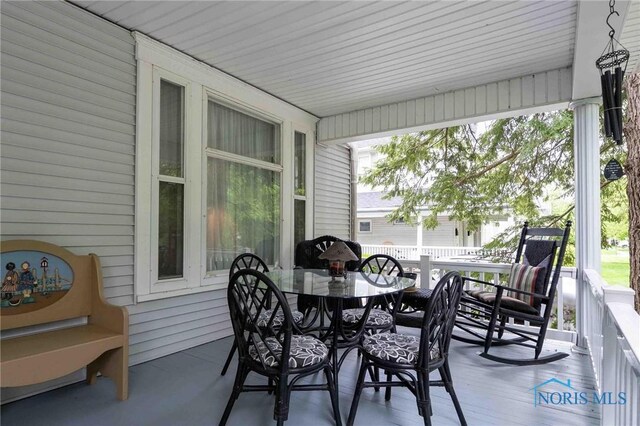 202 Hancock St, Findlay, OH 45840 - sunroom / solarium featuring outdoor dining space