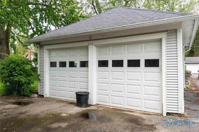 202 Hancock St, Findlay, OH 45840 - view of garage