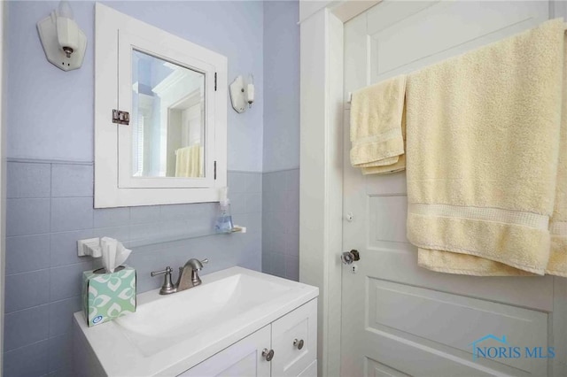 202 Hancock St, Findlay, OH 45840 - bathroom with tile walls and vanity
