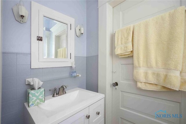 202 Hancock St, Findlay, OH 45840 - bathroom with vanity and tile walls