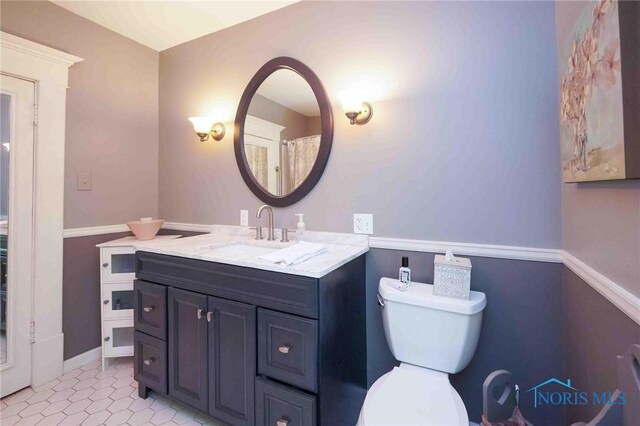 202 Hancock St, Findlay, OH 45840 - bathroom with vanity and toilet