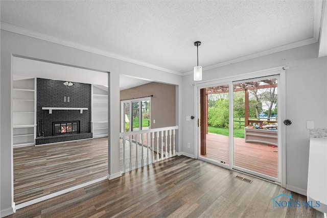 6142 Welsford Ct, Maumee, OH 43537 - interior space with crown molding, a textured ceiling, visible vents, and wood finished floors