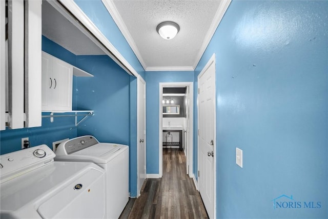 6142 Welsford Ct, Maumee, OH 43537 - washroom featuring a textured ceiling, crown molding, cabinet space, separate washer and dryer, and dark wood-type flooring