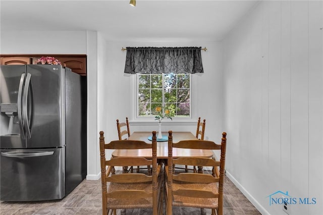 888 Columbus Ave, Fostoria, OH 44830 - view of dining area