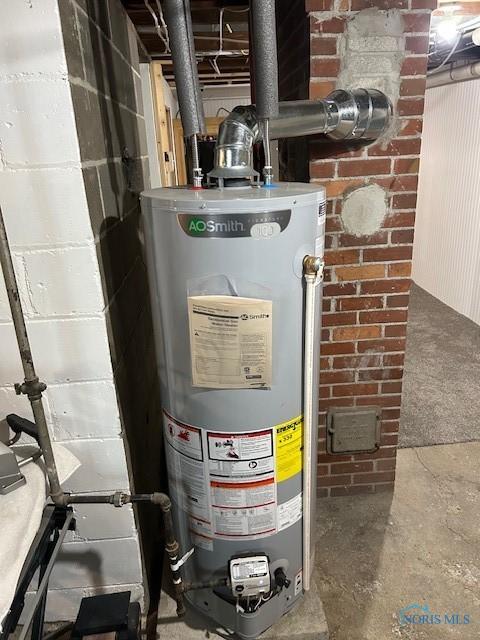 163 E Hull St, Edgerton, OH 43517 - utility room featuring gas water heater