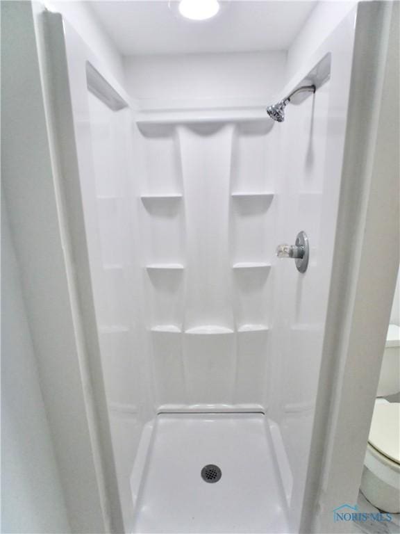 416 Donbar Dr, Bowling Green, OH 43402 - full bath featuring toilet and a shower stall