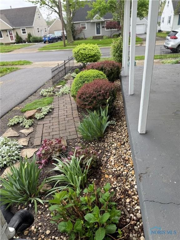 444 Rector Ave, Findlay, OH 45840 - view of yard featuring a residential view