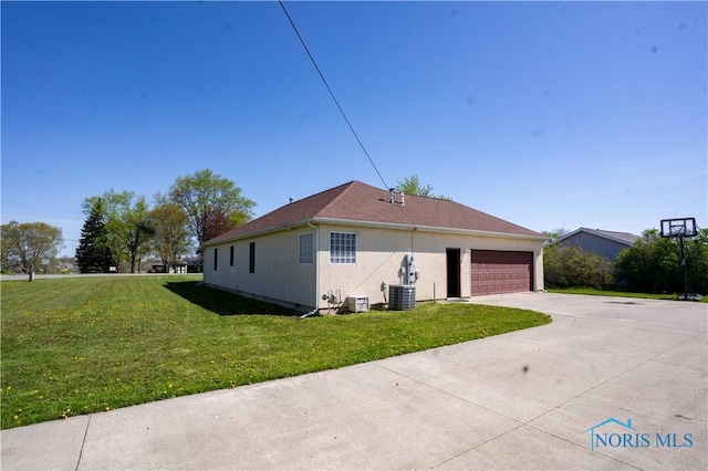 view of side of home featuring a garage, a yard, driveway, and cooling unit