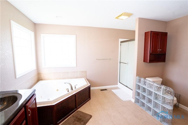 full bathroom featuring toilet, a jetted tub, baseboards, visible vents, and a stall shower