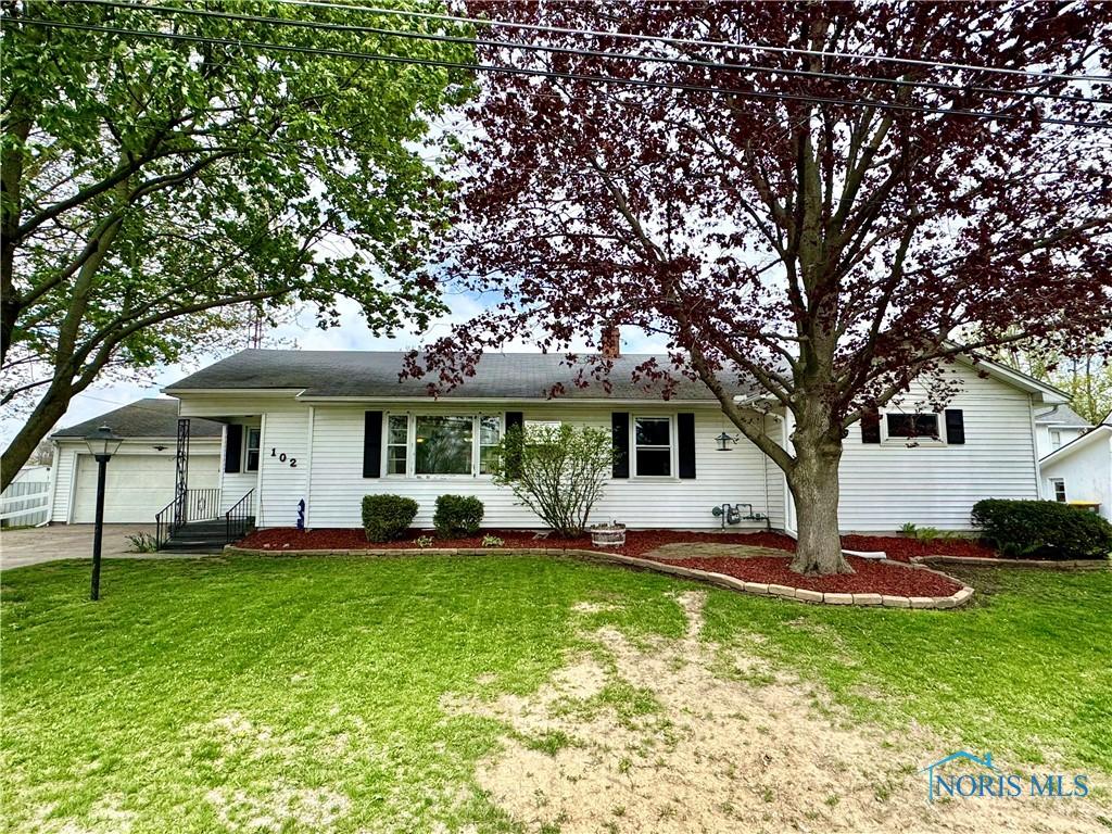 102 Pearl St, Stryker, OH 43557 - ranch-style home with a front yard