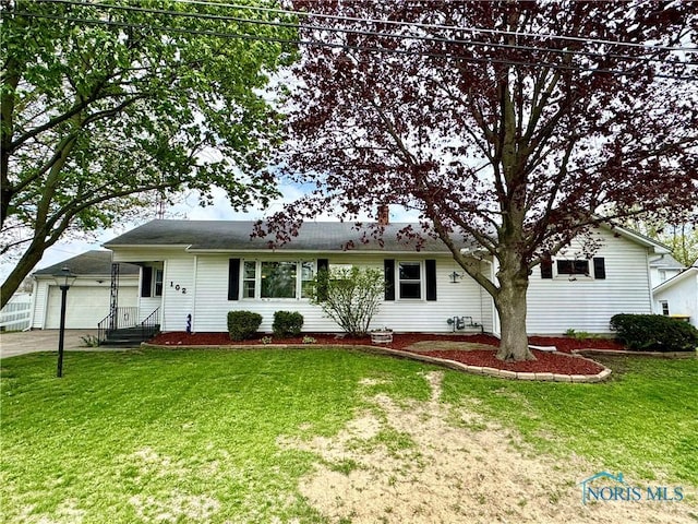 ranch-style home with a front yard