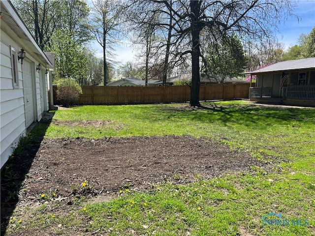 view of yard featuring fence