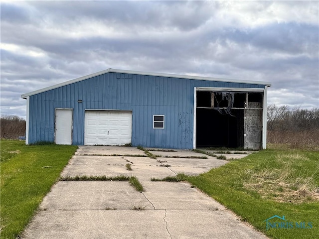 view of outbuilding featuring an outbuilding