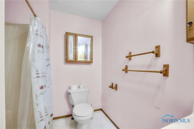 13921 Defiance Pike, Rudolph, OH 43462 - full bath featuring toilet, baseboards, and a shower with shower curtain