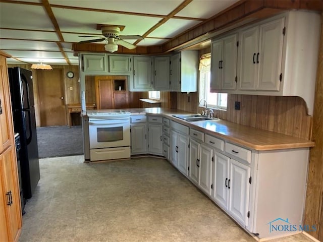kitchen with freestanding refrigerator, electric range, light floors, ceiling fan, and a sink