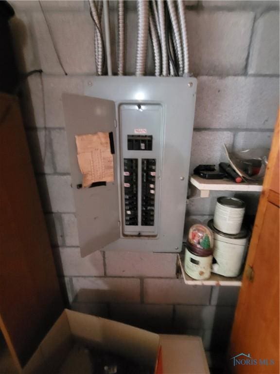 633 Southfield Dr, Maumee, OH 43537 - utility room featuring electric panel