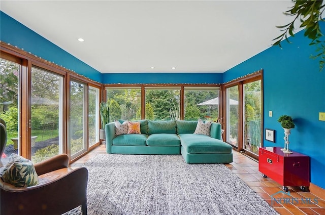 3405 Chestnut Hill Rd, Ottawa Hills, OH 43606 - living room with recessed lighting and baseboards