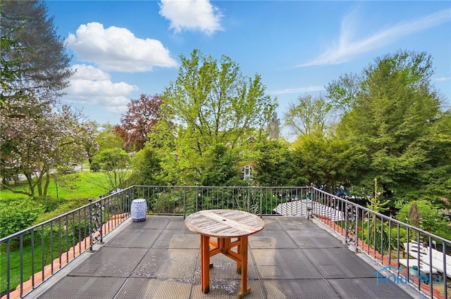 3405 Chestnut Hill Rd, Ottawa Hills, OH 43606 - view of patio featuring a balcony and view of wooded area