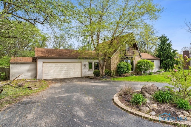 view of front facade with driveway and a garage