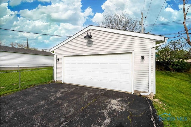 detached garage with fence